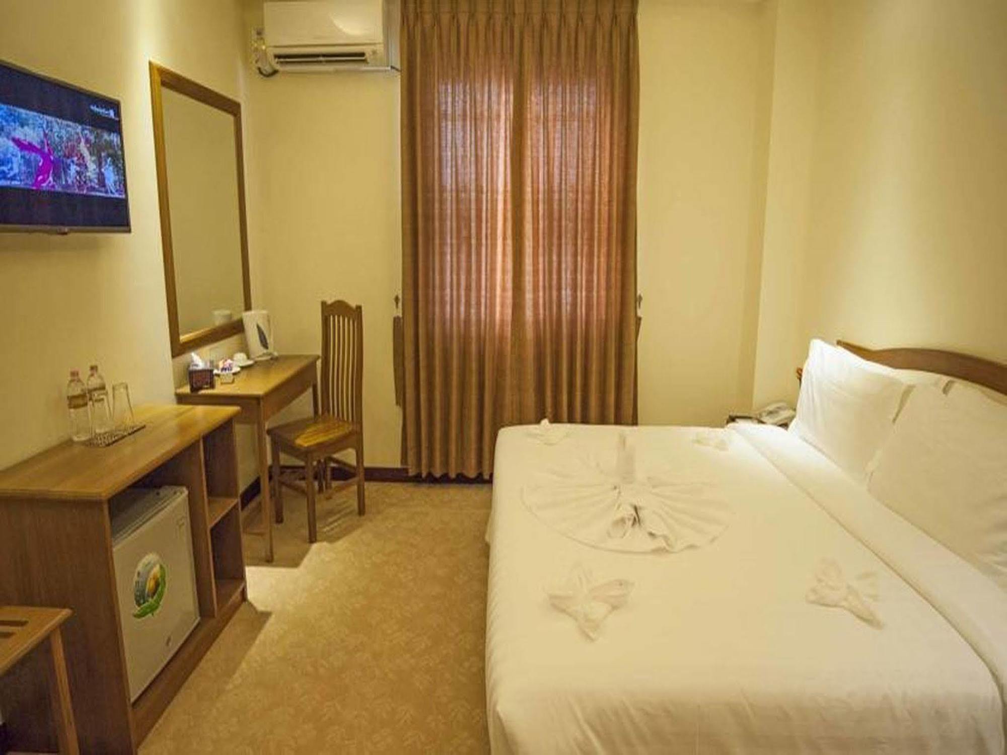 Royal Golden 9 Miles Hotel Rangun Zewnętrze zdjęcie